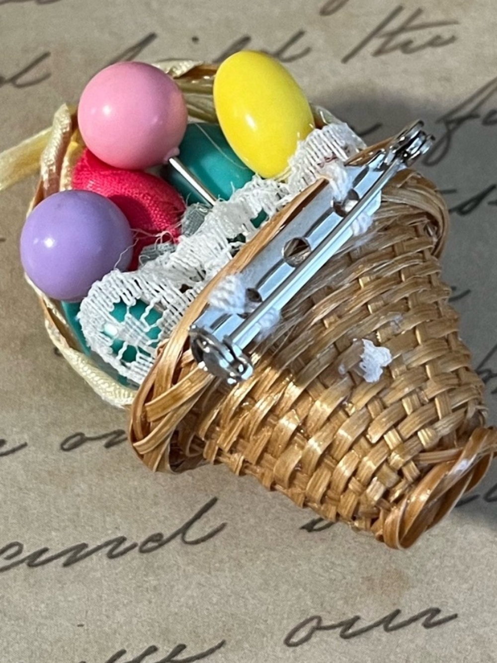 Vintage Easter Wicker Basket Brooch Pin - Picture 7 of 15